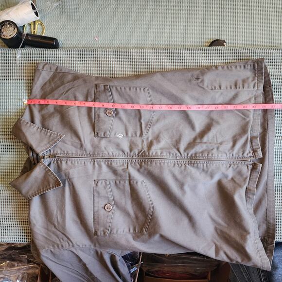 Volcom Men's Medium Gray Long Sleeve Button-Up Shirt Corp Cut Classic Style - Picture 4 of 9